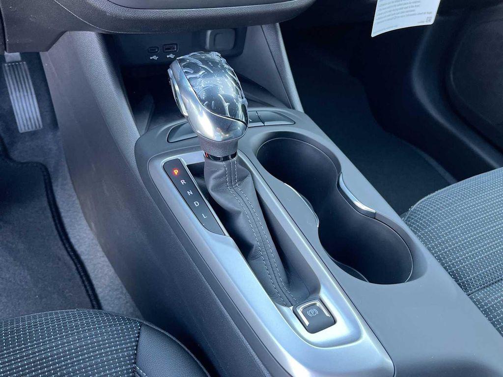 new 2025 Buick Envista car, priced at $27,220