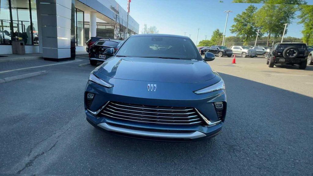 new 2025 Buick Envista car, priced at $27,220