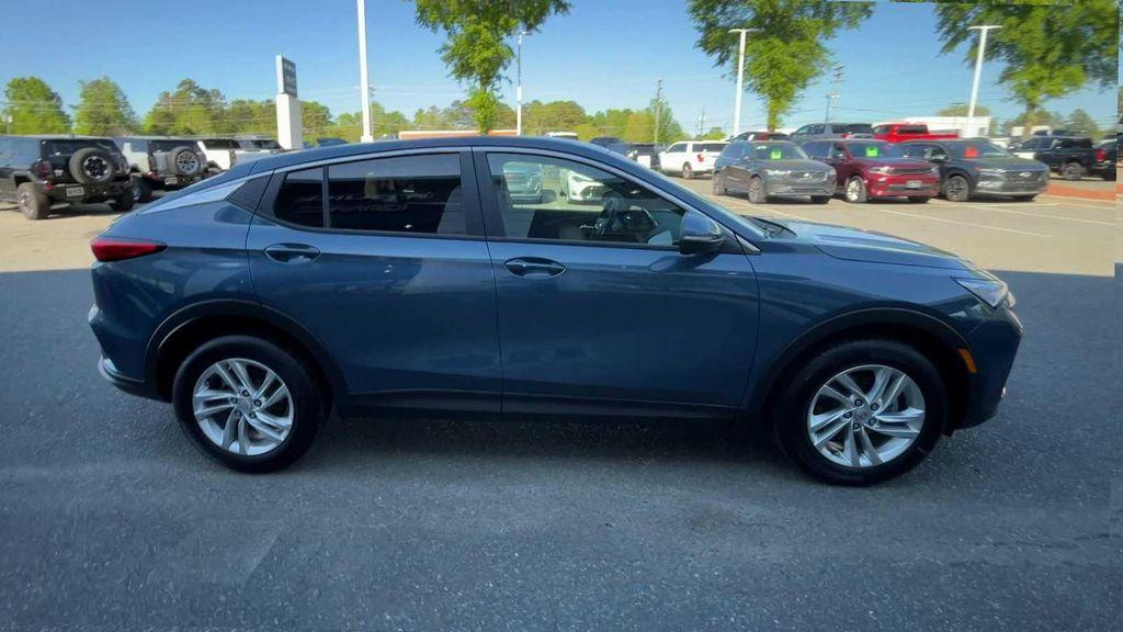 new 2025 Buick Envista car, priced at $27,220
