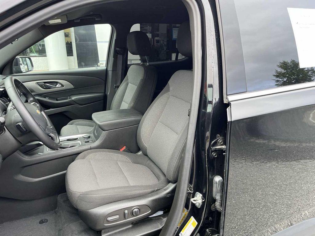 used 2022 Chevrolet Traverse car, priced at $28,788