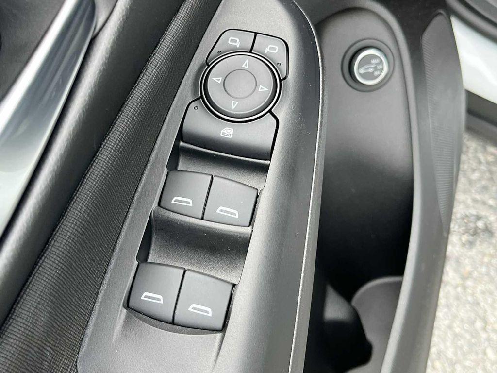new 2025 Buick Envista car, priced at $26,725