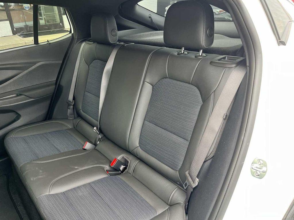 new 2025 Buick Envista car, priced at $26,725