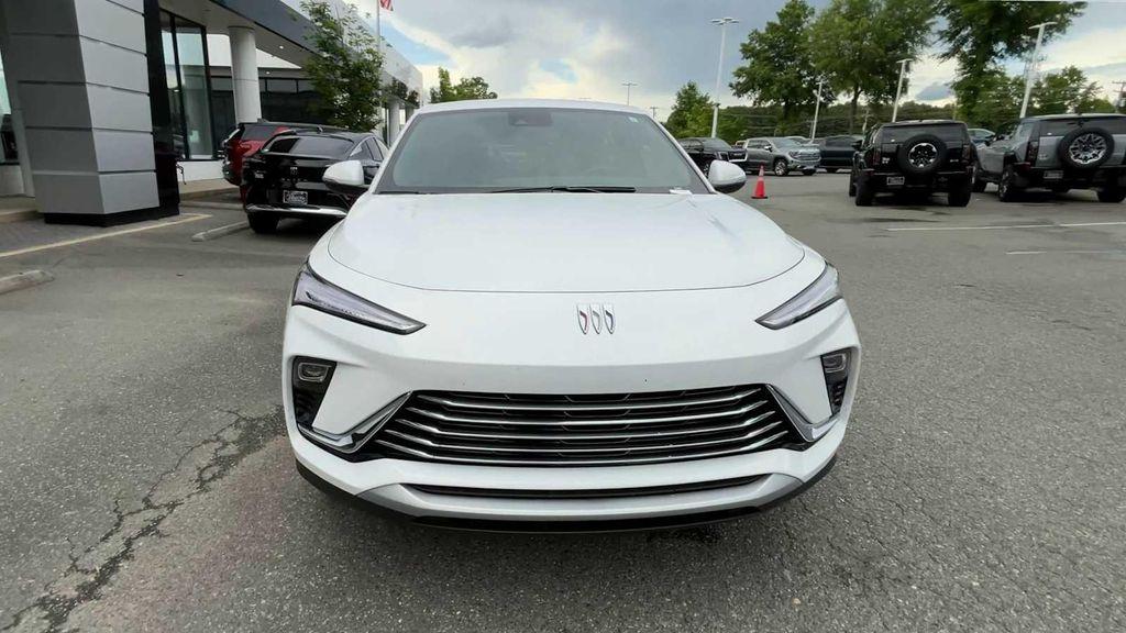 new 2025 Buick Envista car, priced at $26,725