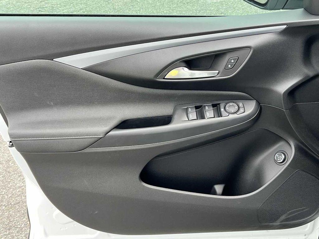 new 2025 Buick Envista car, priced at $26,725