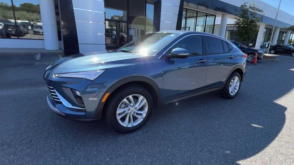 new 2025 Buick Envista car, priced at $25,690