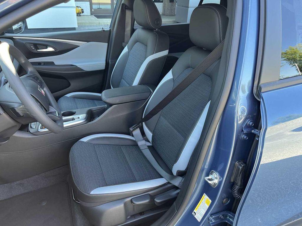 new 2025 Buick Envista car, priced at $25,690