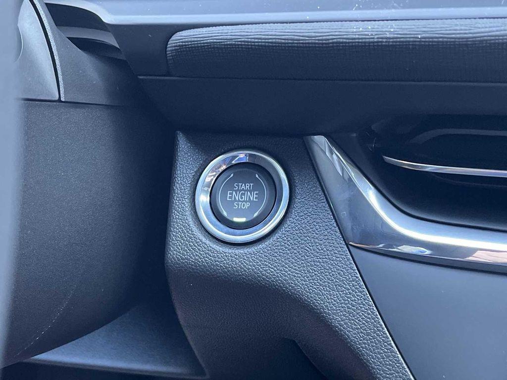 new 2025 Buick Envista car, priced at $25,690