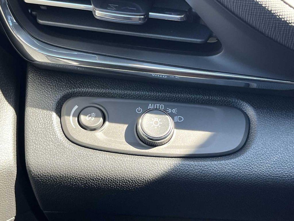 new 2025 Buick Envista car, priced at $25,690