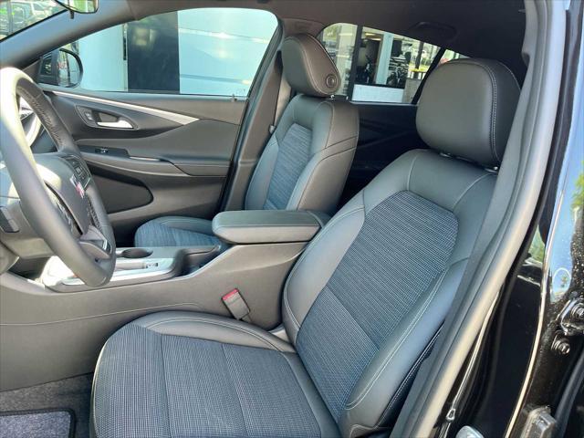 new 2025 Buick Envista car, priced at $26,625
