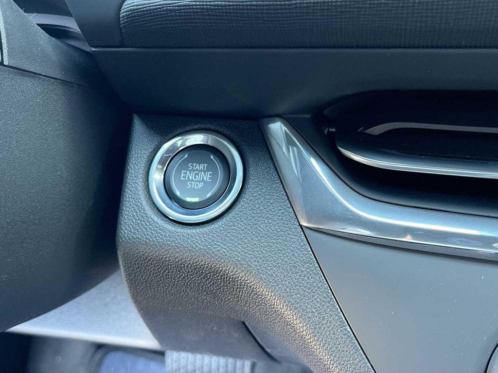 new 2025 Buick Envista car, priced at $27,220