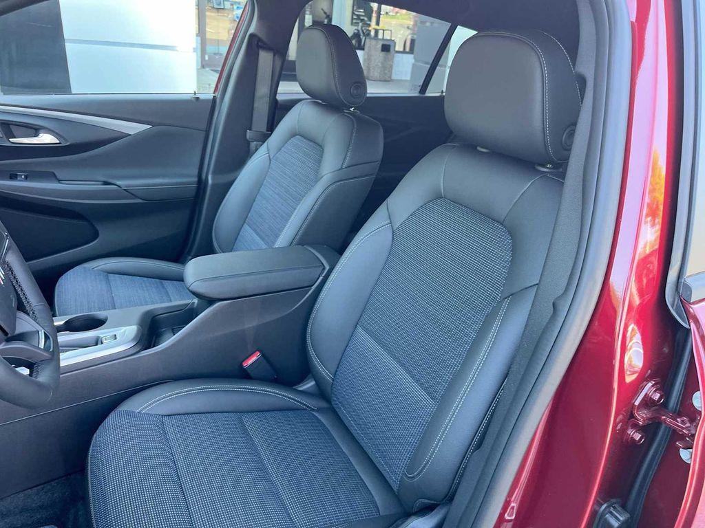 new 2025 Buick Envista car, priced at $27,220