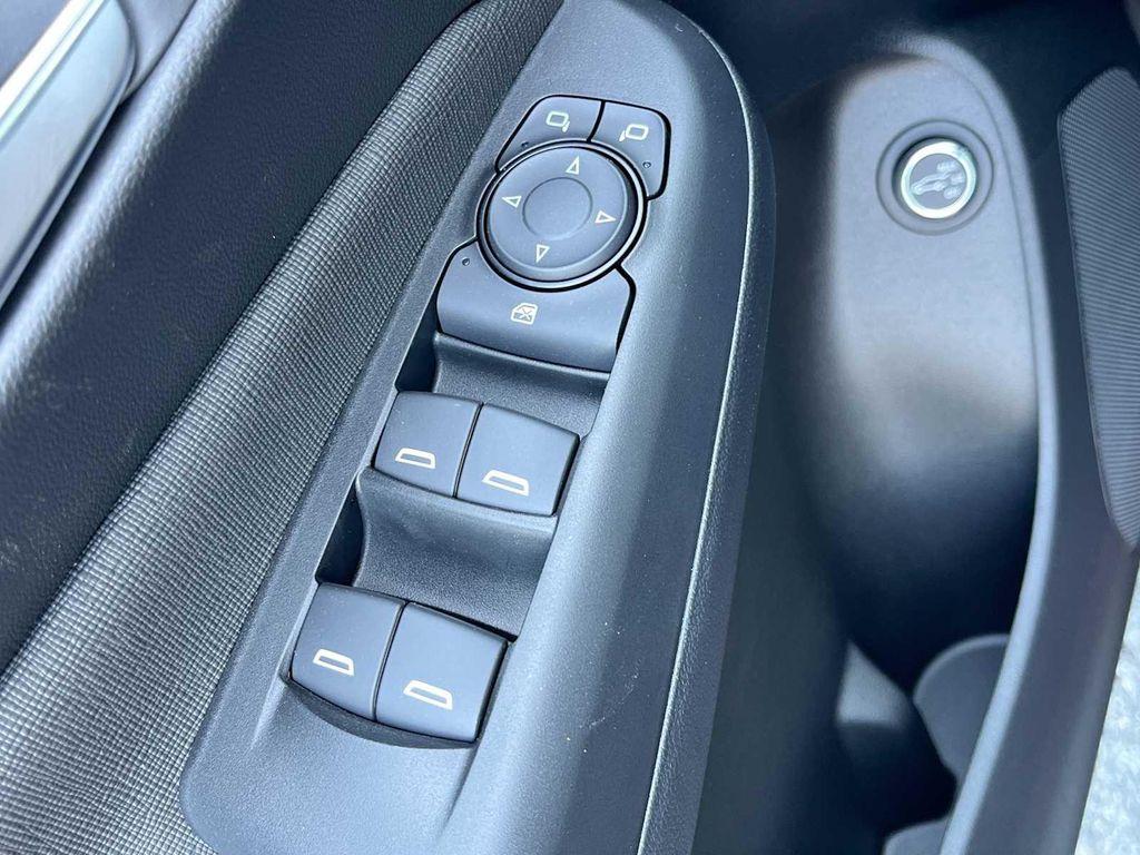 new 2025 Buick Envista car, priced at $27,220