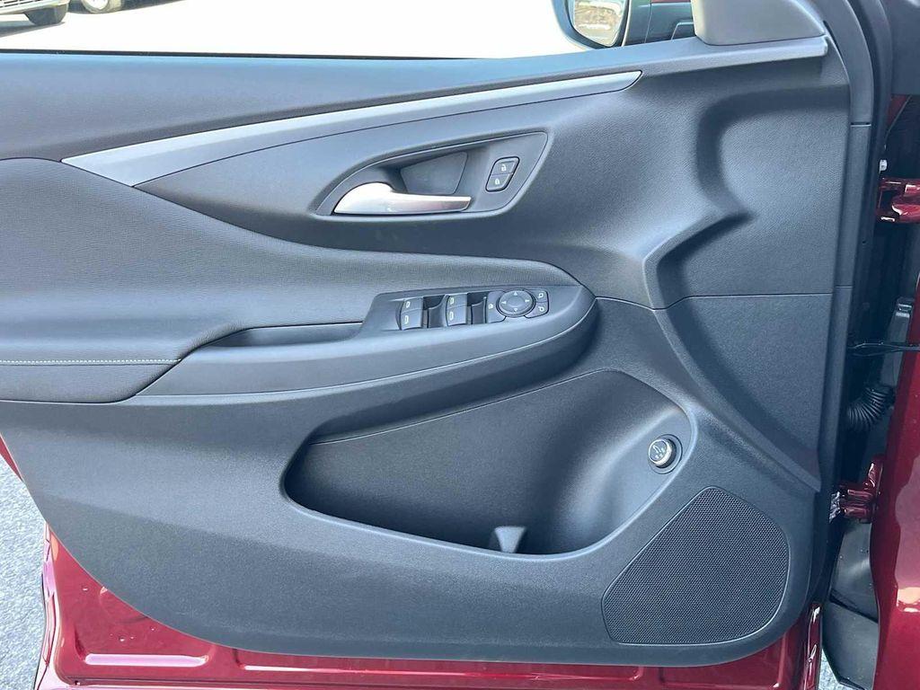 new 2025 Buick Envista car, priced at $27,220