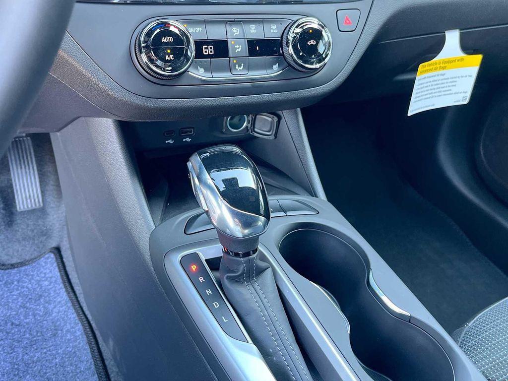 new 2025 Buick Envista car, priced at $27,220