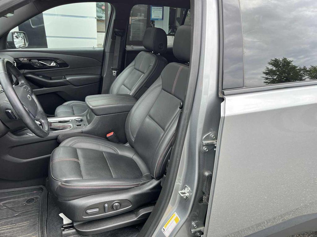 used 2023 Chevrolet Traverse car, priced at $31,812