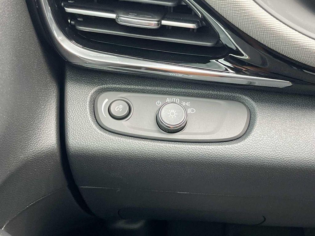 new 2025 Buick Envista car, priced at $32,125