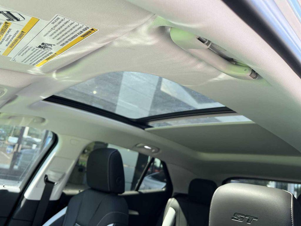 new 2025 Buick Envision car, priced at $45,735