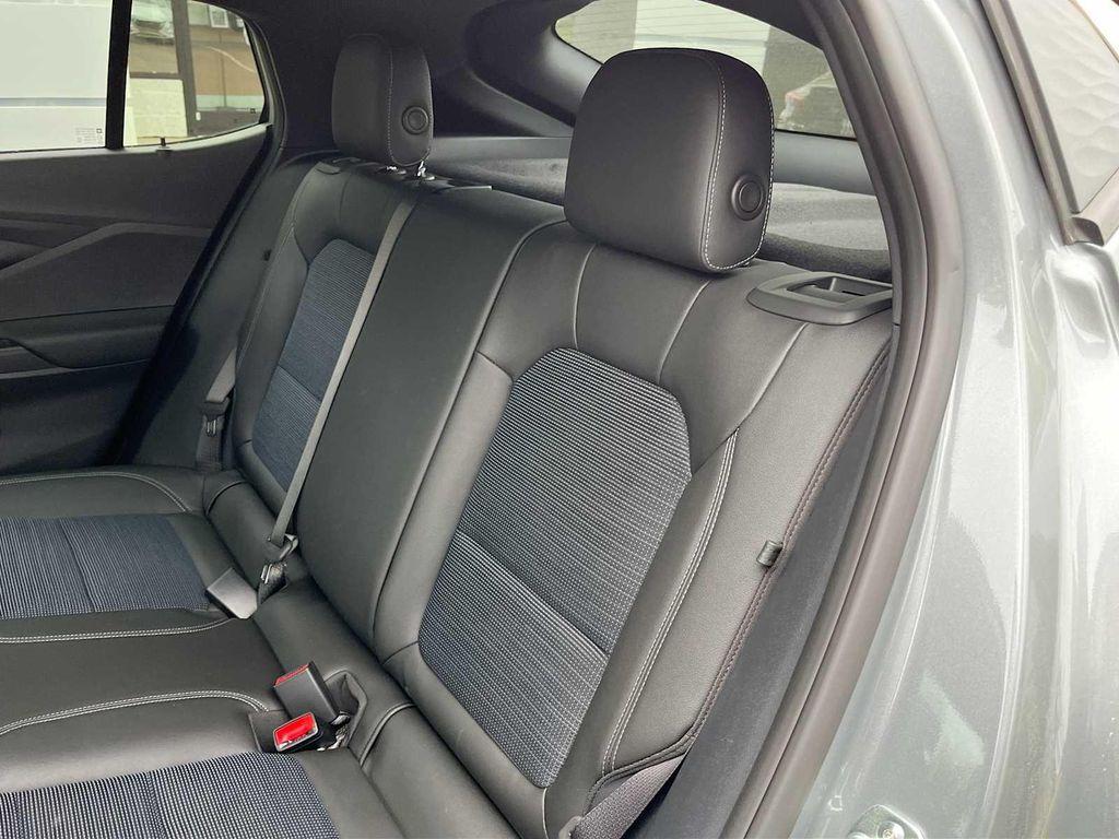 new 2025 Buick Envista car, priced at $26,625
