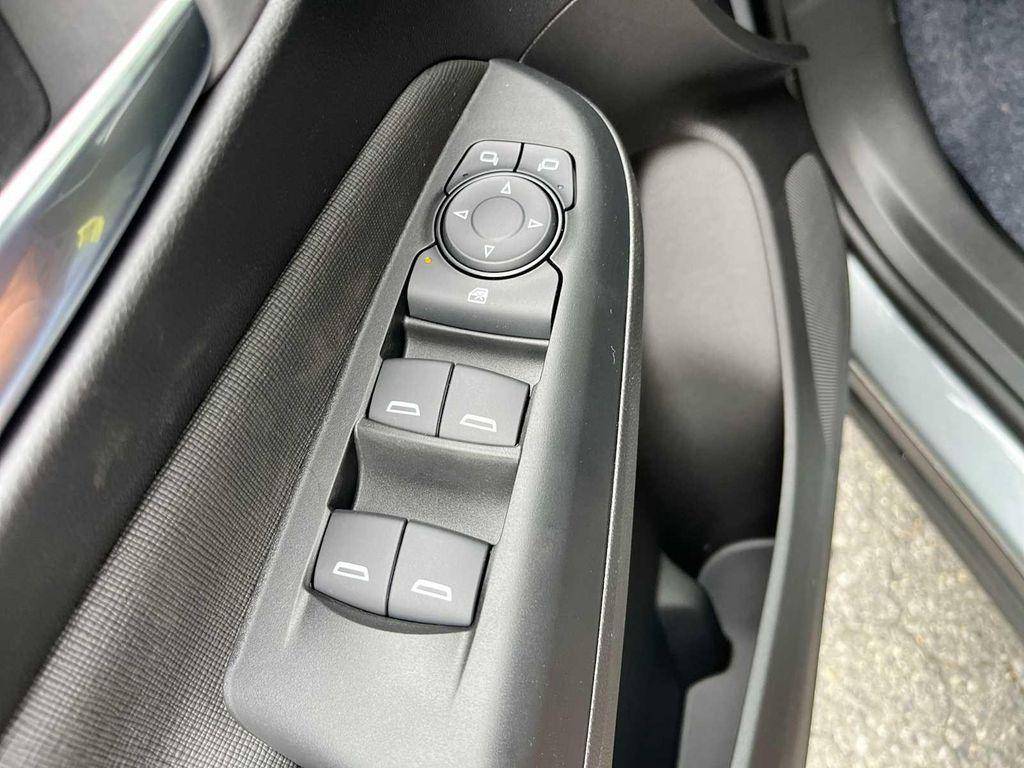 new 2025 Buick Envista car, priced at $26,625