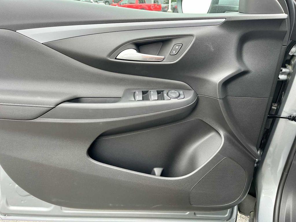 new 2025 Buick Envista car, priced at $26,625
