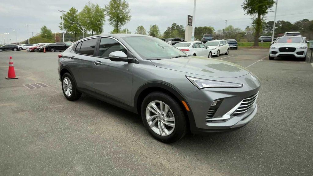 new 2025 Buick Envista car, priced at $26,625