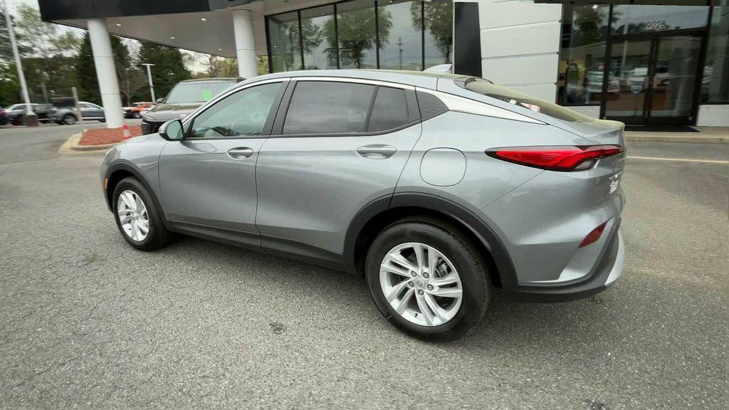 new 2025 Buick Envista car, priced at $26,625