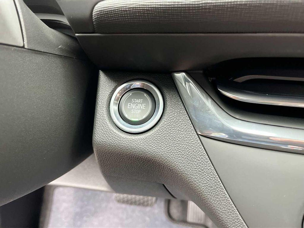 new 2025 Buick Envista car, priced at $26,625