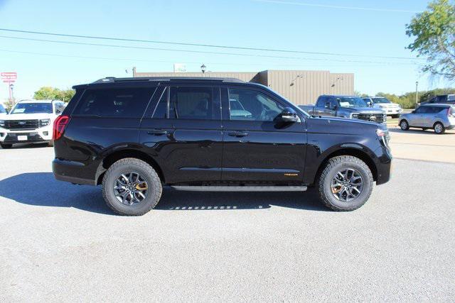 new 2025 Ford Expedition car, priced at $77,882