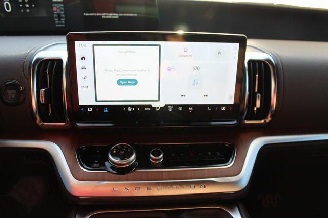new 2025 Ford Expedition car, priced at $83,903