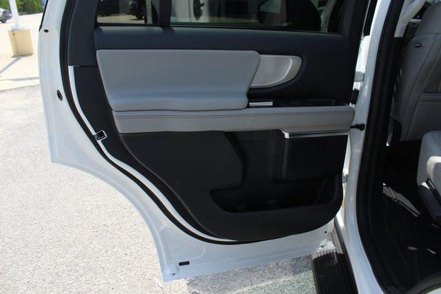 new 2025 Ford Expedition car, priced at $69,725