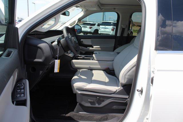 new 2025 Ford Expedition car, priced at $69,725
