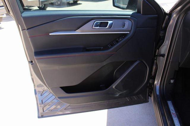 new 2025 Ford Explorer car, priced at $41,406