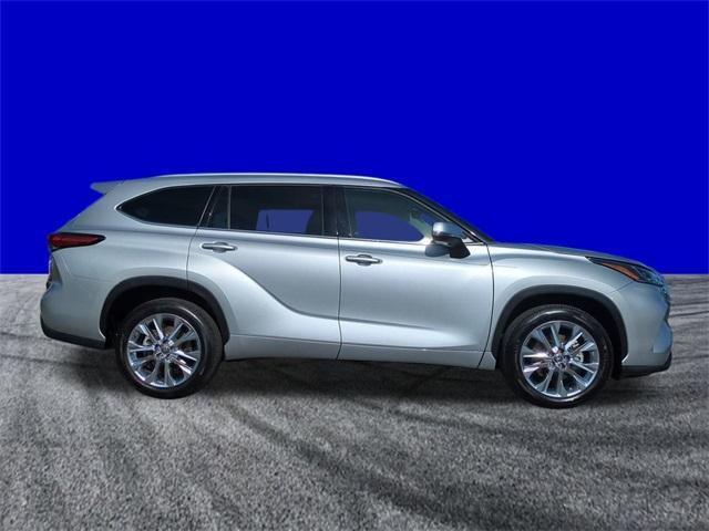 used 2023 Toyota Highlander car, priced at $32,799