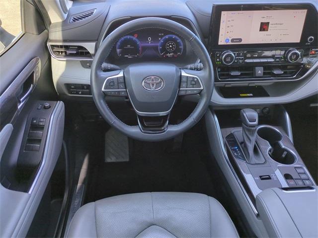 used 2023 Toyota Highlander car, priced at $32,799