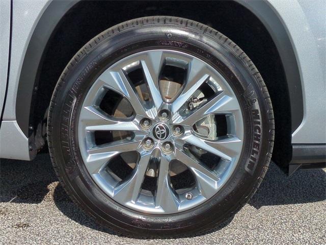used 2023 Toyota Highlander car, priced at $32,799