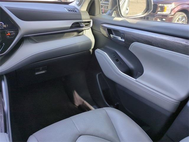 used 2023 Toyota Highlander car, priced at $32,799