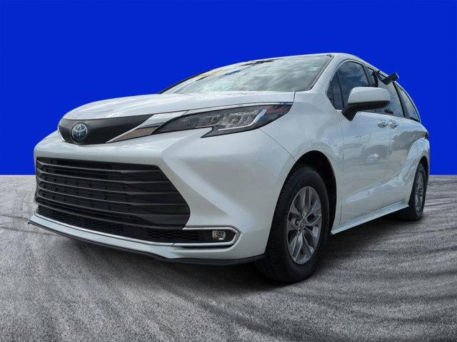 used 2023 Toyota Sienna car, priced at $38,425