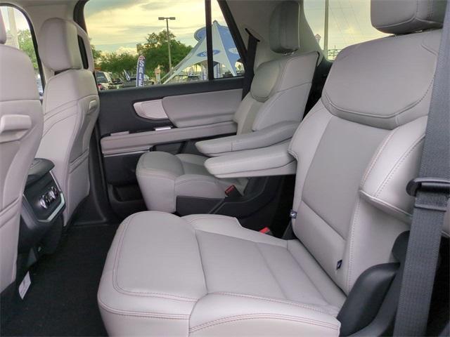 new 2025 Ford Expedition car, priced at $71,730