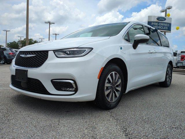 used 2023 Chrysler Pacifica Hybrid car, priced at $26,099