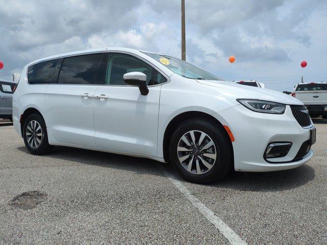 used 2023 Chrysler Pacifica Hybrid car, priced at $26,099