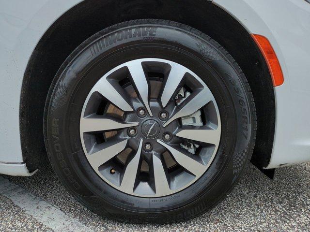 used 2023 Chrysler Pacifica Hybrid car, priced at $26,099