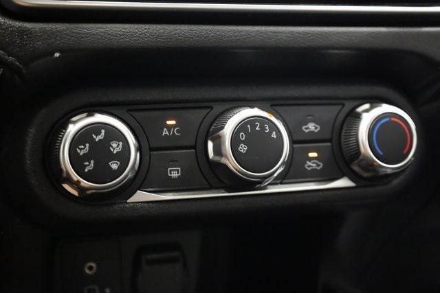 new 2023 Nissan Versa car