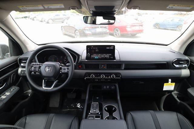 new 2025 Honda Pilot car, priced at $43,095