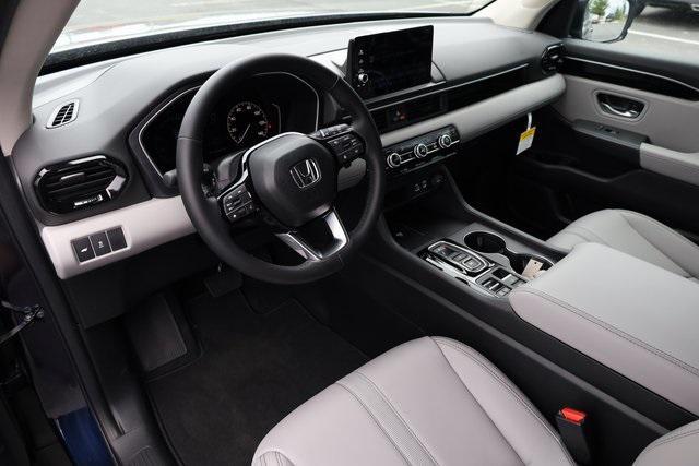 new 2025 Honda Pilot car, priced at $44,095