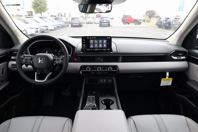 new 2025 Honda Pilot car, priced at $43,825