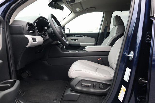 new 2025 Honda Pilot car, priced at $43,825