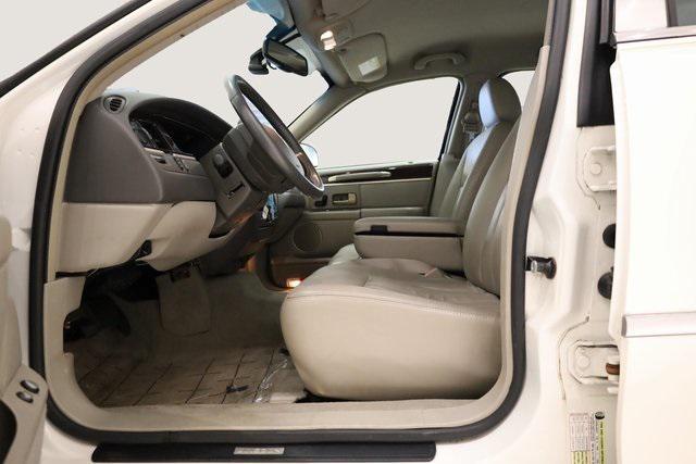 used 2007 Lincoln Town Car car, priced at $10,900