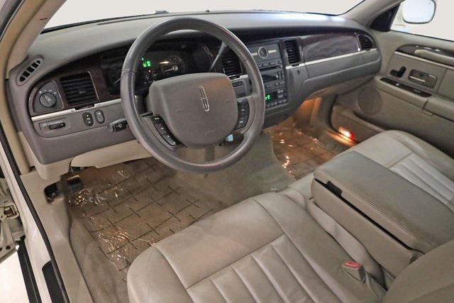 used 2007 Lincoln Town Car car, priced at $10,900