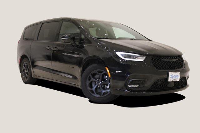 used 2022 Chrysler Pacifica Hybrid car, priced at $25,400