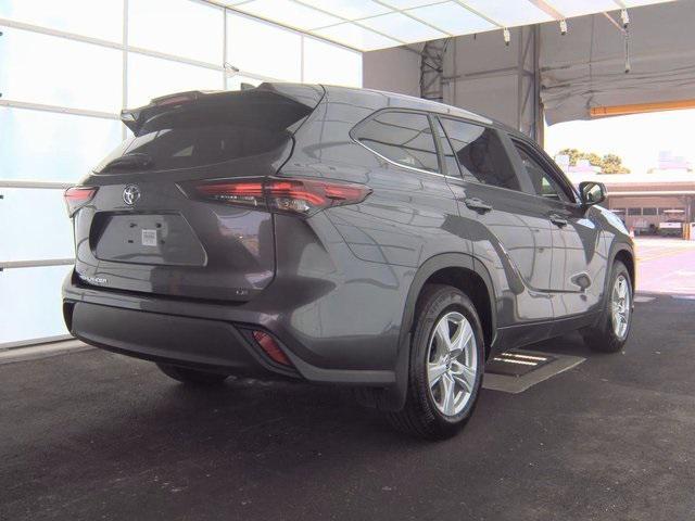 used 2024 Toyota Highlander car, priced at $39,990